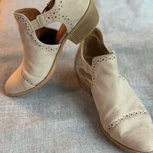 Qupid Cream Ankle Booties for Effortless Style